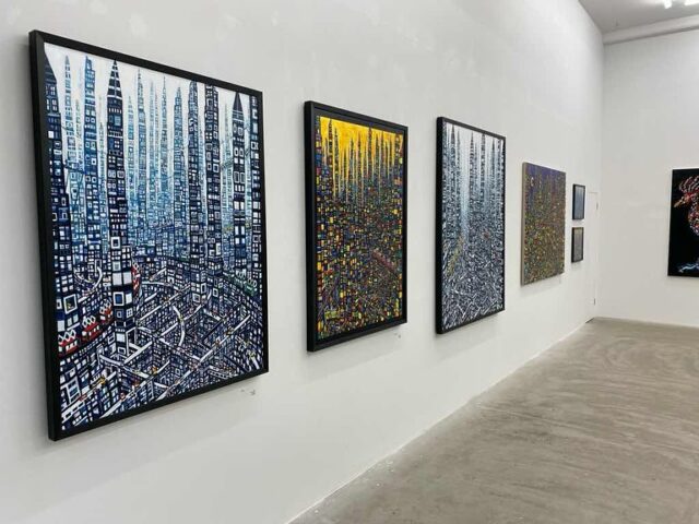 展示作品オンラインでも販売中です。
https://www.tagboat.com/products/list.php?author_id=1000550
お気軽にお立ち寄りください。
本日9日は15時頃より在廊予定です。

大谷太郎「LIFE」
2025年5月7日(水) ～ 5月24日(土)
営業時間：11:00-19:00　休廊：日月祝
※初日の5月7日(水)は17:00オープンとなります。
※オープニングレセプション：5月7日(水)18:00-20:00
入場無料・予約不要
会場：tagboat 〒103-0006 東京都中央区日本橋富沢町7-1 ザ・パークレックス人形町 1F

▽展覧会サイト
http://tagboat.co.jp/taro_otani_life/

Taro Otani”LIFE”
May 7 (Wed) – May 24 (Sat), 2025
Opening Hours: 11:00–19:00
Closed: Sundays, Mondays, and public holidays
※May 7 (Wed) opens at 17:00.
※Opening Reception: May 7 (Wed) 18:00–20:00
Free admission / No reservation required
Venue: tagboat
The Park Rex Ningyocho 1F, 7-1 Tomizawa-cho, Nihonbashi, Chuo-ku, Tokyo 103-0006, Japan

▽Exhibition website
http://tagboat.co.jp/taro_otani_life/

#tagboat
#gallerytagboat
#contemporaryart
#japaneseartist
#art
#life
#tarootani 
#大谷太郎 #現代アート #アートコレクション 
#contemporaryart #イラスト #デザイン #個展