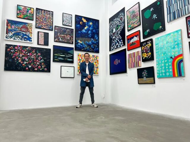 本日21日は11:00-19:00通常営業です。
14:00から在廊予定です。
展示作品オンラインでも販売中です。
https://www.tagboat.com/products/list.php?author_id=1000550
お気軽にお立ち寄りください。

大谷太郎「LIFE」
2025年5月7日(水) ～ 5月24日(土)
営業時間：11:00-19:00　休廊：日月祝
※初日の5月7日(水)は17:00オープンとなります。
※オープニングレセプション：5月7日(水)18:00-20:00
入場無料・予約不要
会場：tagboat 〒103-0006 東京都中央区日本橋富沢町7-1 ザ・パークレックス人形町 1F

▽展覧会サイト
http://tagboat.co.jp/taro_otani_life/

Taro Otani”LIFE”
May 7 (Wed) – May 24 (Sat), 2025
Opening Hours: 11:00–19:00
Closed: Sundays, Mondays, and public holidays
※May 7 (Wed) opens at 17:00.
※Opening Reception: May 7 (Wed) 18:00–20:00
Free admission / No reservation required
Venue: tagboat
The Park Rex Ningyocho 1F, 7-1 Tomizawa-cho, Nihonbashi, Chuo-ku, Tokyo 103-0006, Japan

▽Exhibition website
http://tagboat.co.jp/taro_otani_life/

#tagboat
#gallerytagboat
#contemporaryart
#japaneseartist
#art
#life
#tarootani 
#大谷太郎 #現代アート #アートコレクション #犬同伴可 
#contemporaryart #イラスト #デザイン #個展のお知らせ
